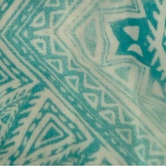 Ariat Blue Patterned Flowing Tank Top women’s sized M - Picture 4 of 4